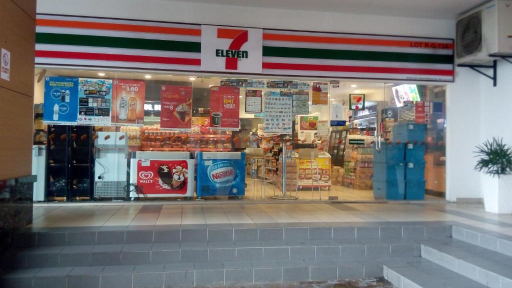 Supermarket nebo jiné obchody v  penzionu nebo okolí