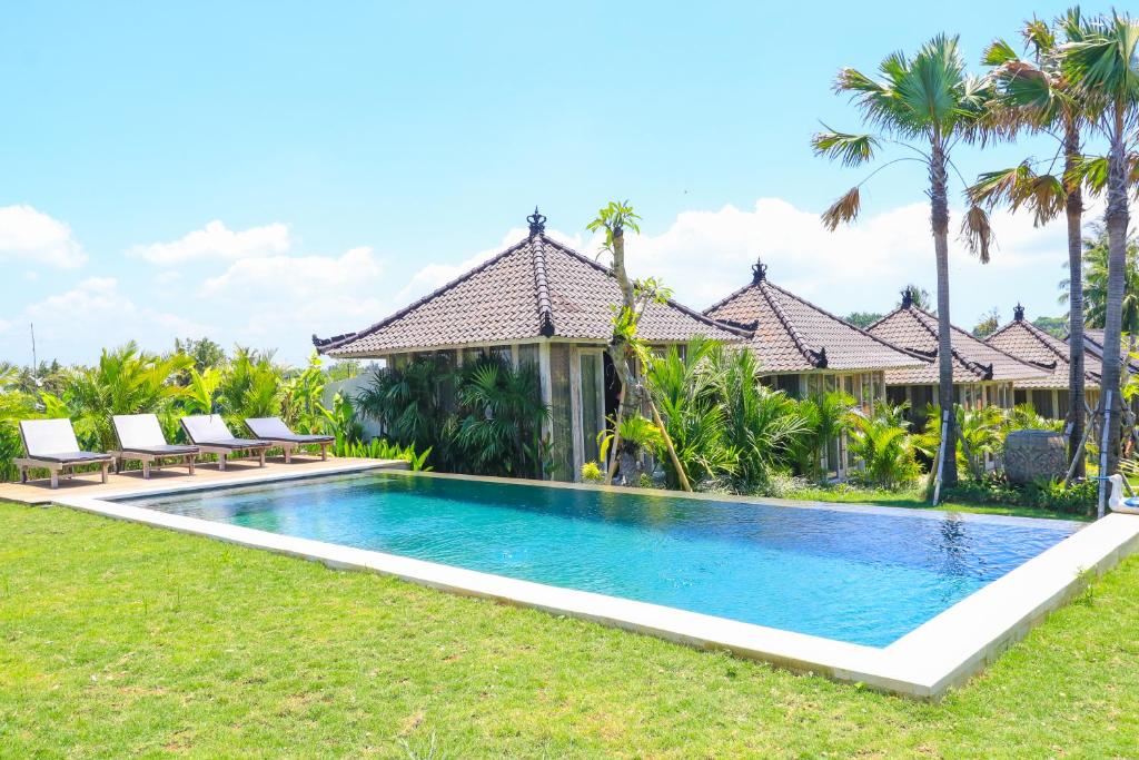 a swimming pool in front of a villa at Villa Alisha Pererenan Canggu in Canggu