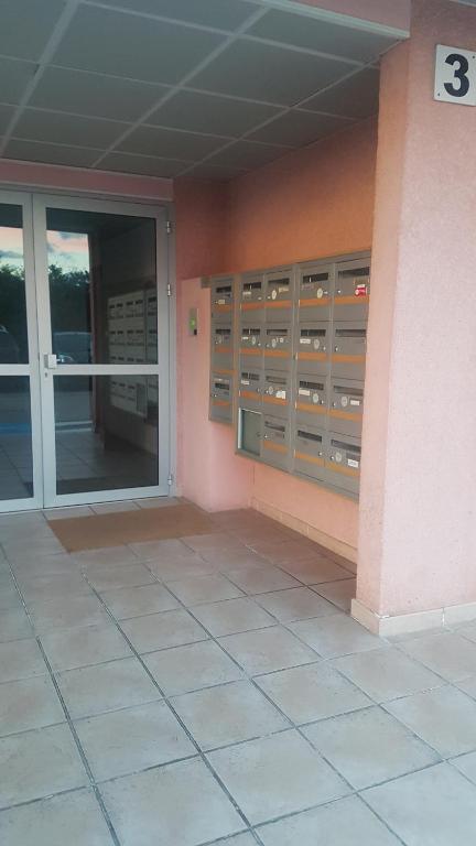 a building with a door and a building with a number three at Appartement Ajaccio vue mer panoramique in Ajaccio