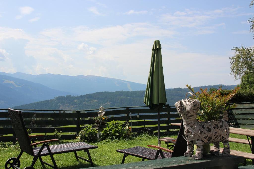 Ein allgemeiner Bergblick oder ein Berglick von der Ferienwohnung aus
