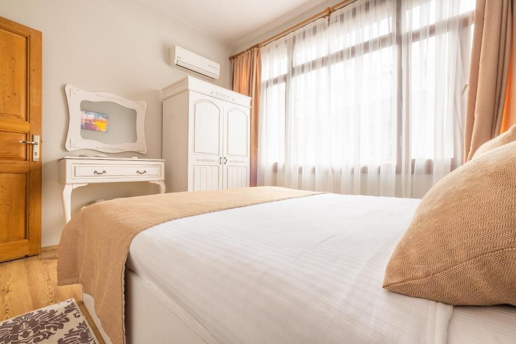 Old Town Deluxe Flats - 10