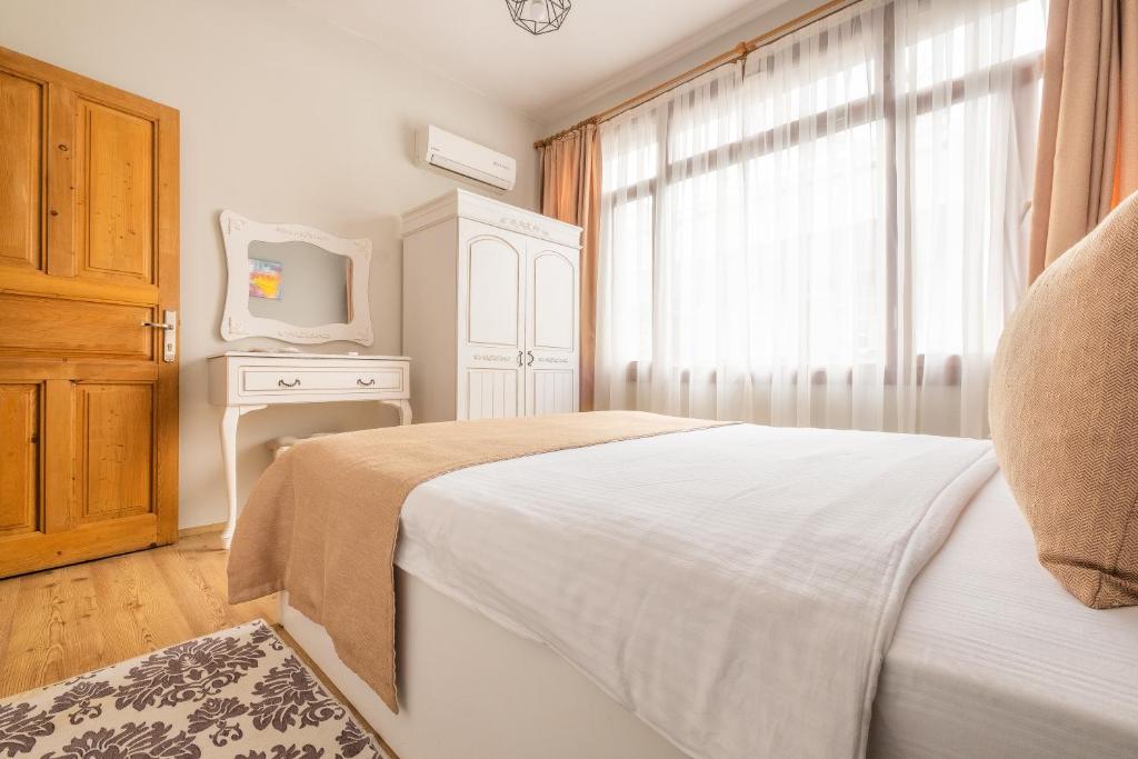 Old Town Deluxe Flats - 11