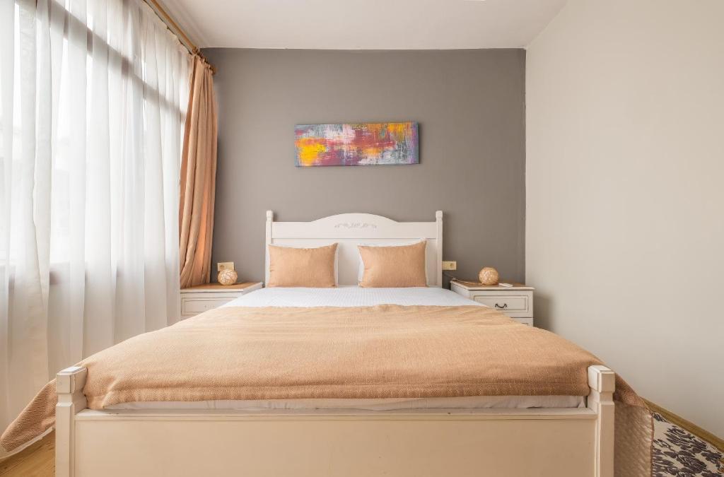 Old Town Deluxe Flats - 9