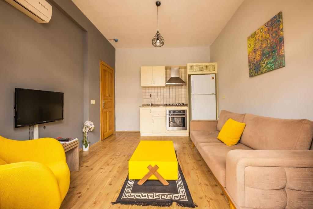 Old Town Deluxe Flats - 8