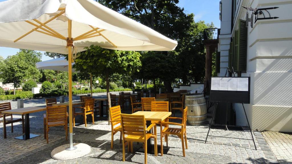 Reštaurácia alebo iné gastronomické zariadenie v ubytovaní Horvath Villa Apartman