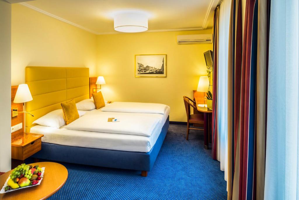 
Triple Room PREMIUM courtyard view
