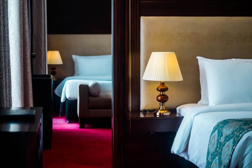 Postel nebo postele na pokoji v ubytování Trillium Boutique City Hotel