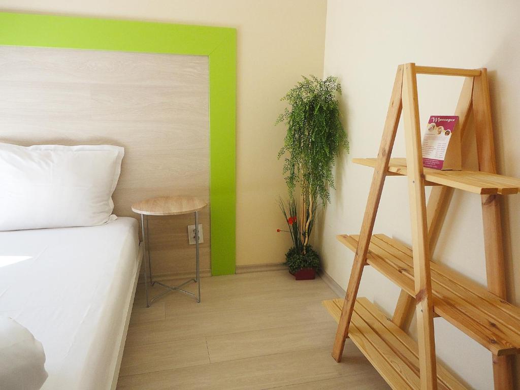 A bed or beds in a room at Art Hotel Simona