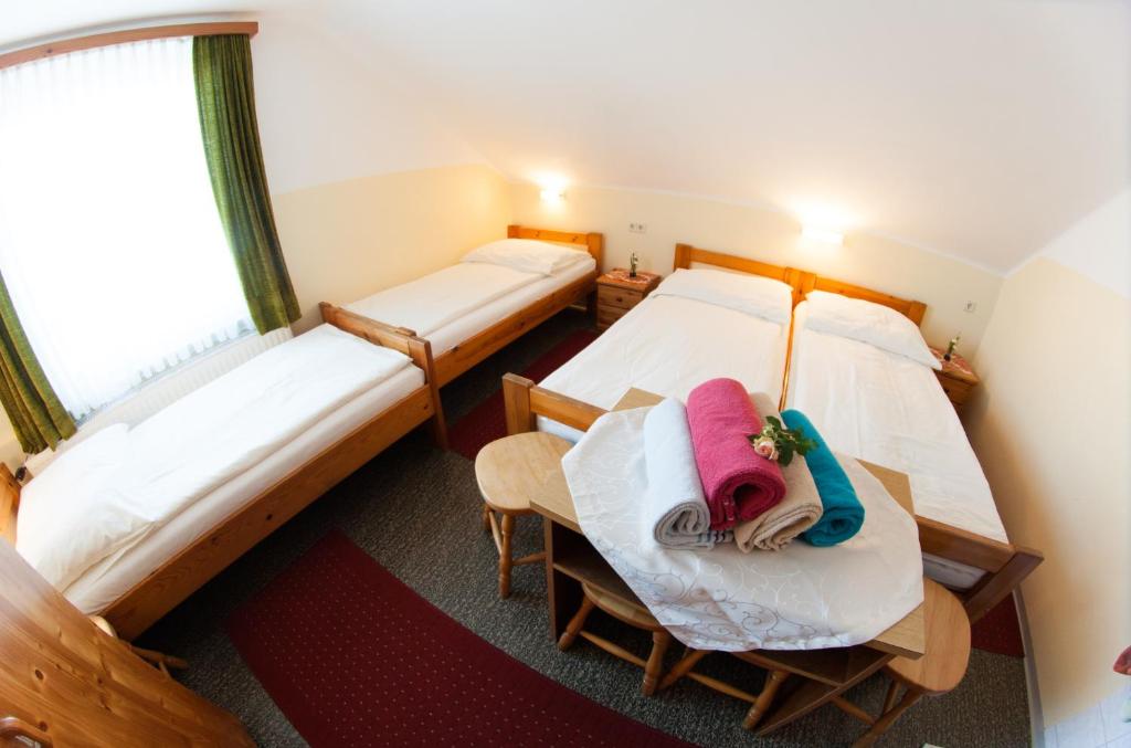 Postel nebo postele na pokoji v ubytování Frühstückspension Kölich
