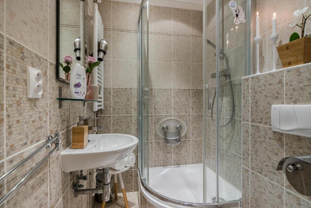 Koupelna v ubytování Old Town Studio Apartment