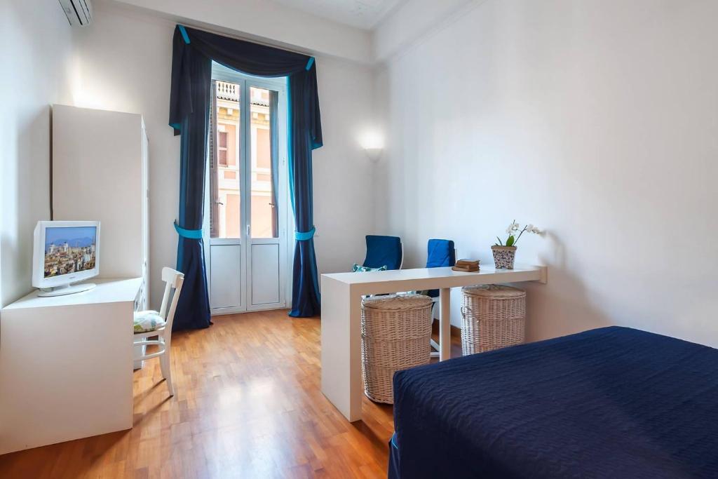 A bed or beds in a room at Residenza Romana