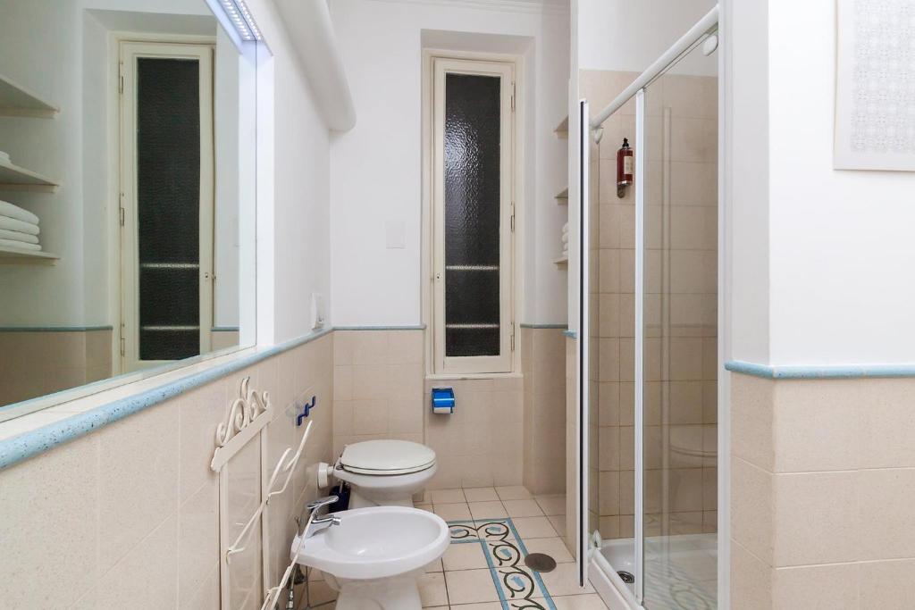 A bathroom at Residenza Romana