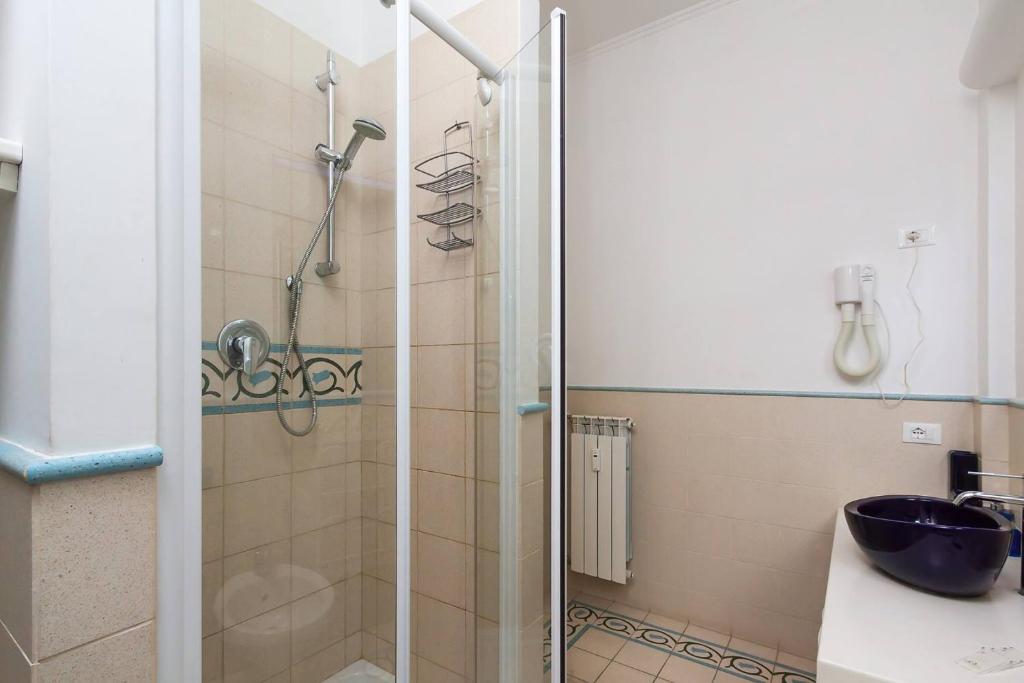 A bathroom at Residenza Romana