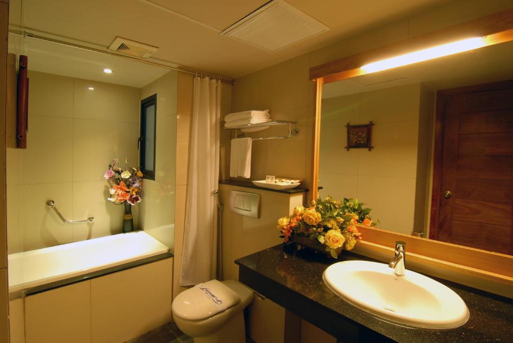 Koupelna v ubytování Hanoi Eternity Hotel
