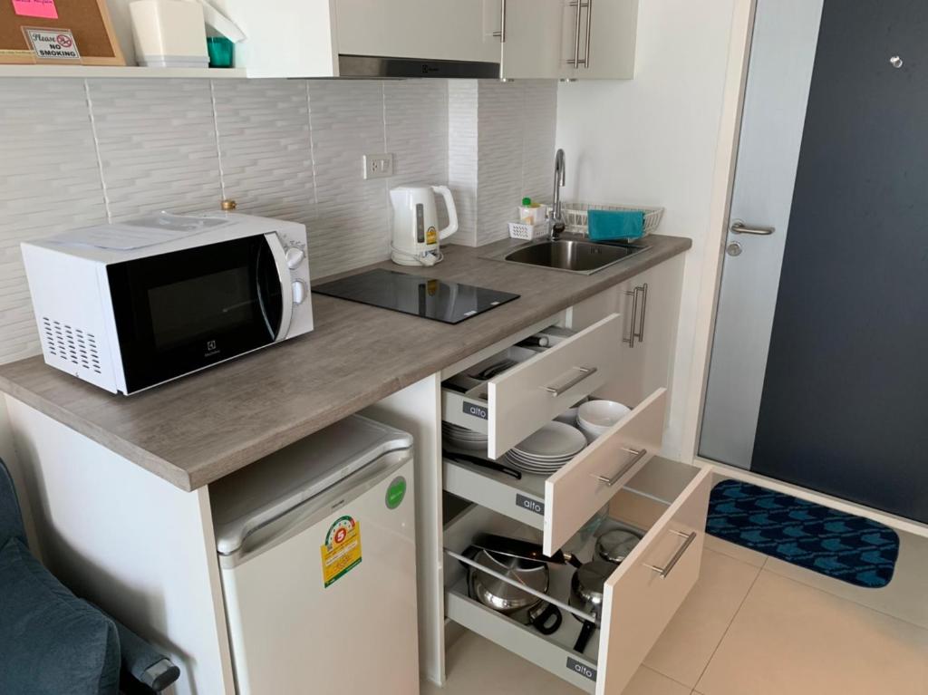Grand Blue Condominium by Mary - Apartamento Con Vista Al Mar Parcial (cama Queen)