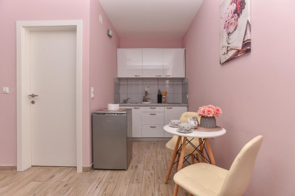 Kuchyň nebo kuchyňský kout v ubytování Studio Apartment Deluxe