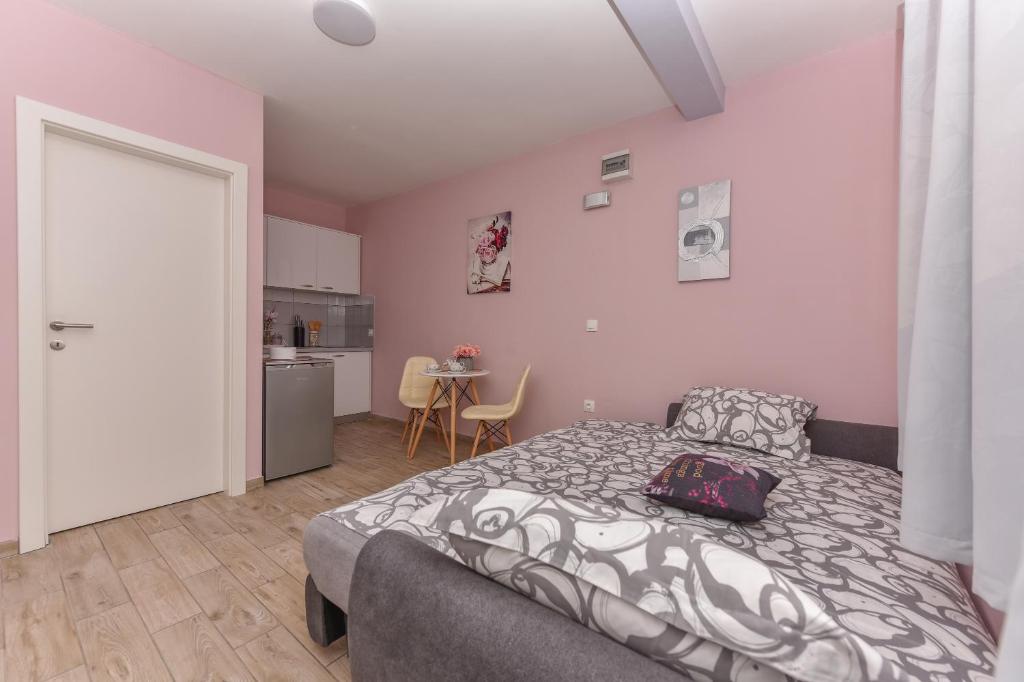 Postel nebo postele na pokoji v ubytování Studio Apartment Deluxe