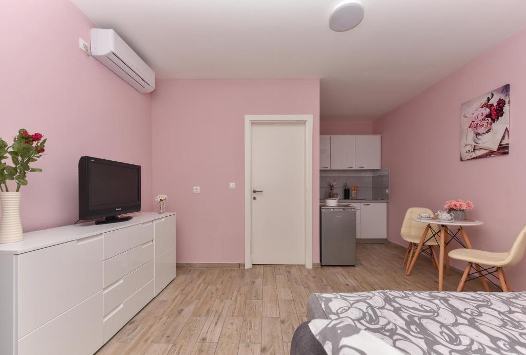 Kuchyňa alebo kuchynka v ubytovaní Studio Apartment Deluxe