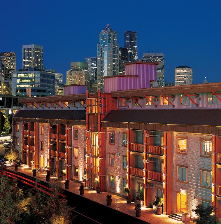The Edgewater, a Noble House Hotel - Two Double Beds With City View