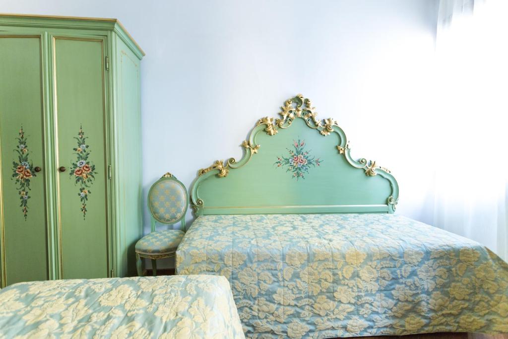 Postel nebo postele na pokoji v ubytování Hotel Serenissima