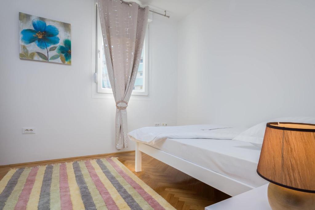 SPLIT APARTMAN free private garage - 8