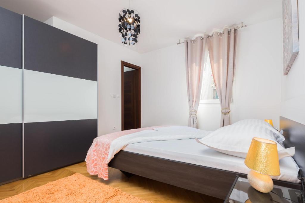 SPLIT APARTMAN free private garage - 14