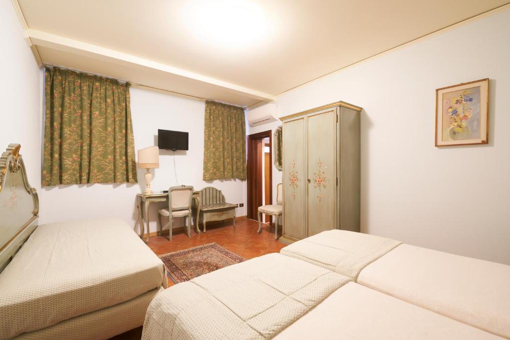 Postel nebo postele na pokoji v ubytování Hotel Serenissima