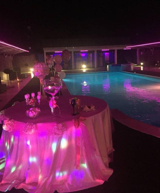 The swimming pool at or close to Motel Kratos