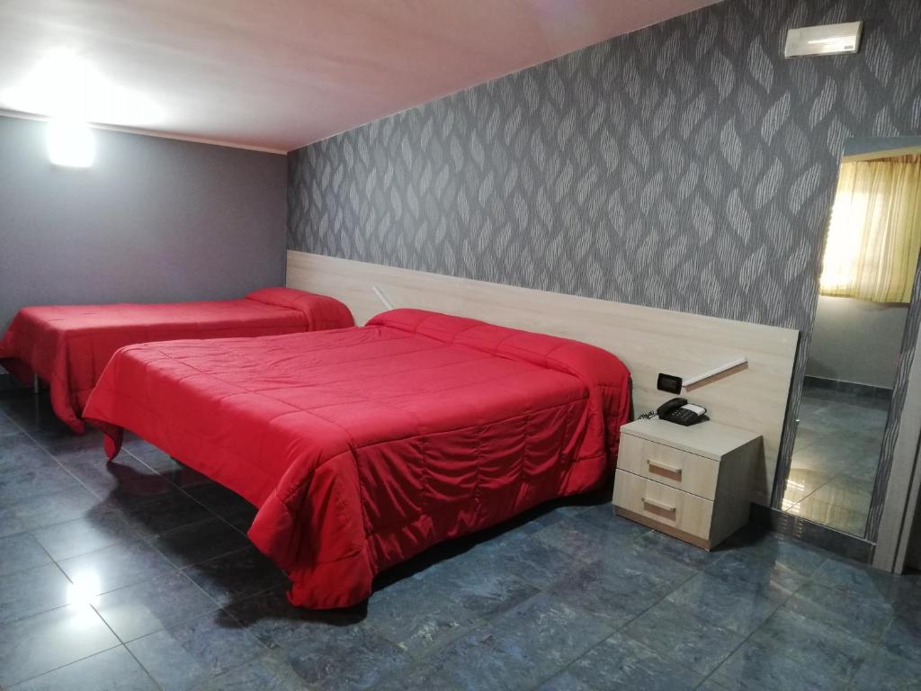 A bed or beds in a room at Motel Kratos