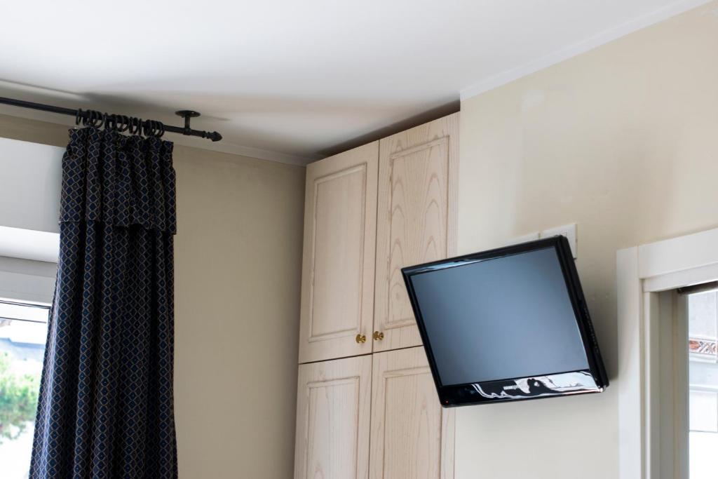 TV a/nebo společenská místnost v ubytování Hotel Villa Mare