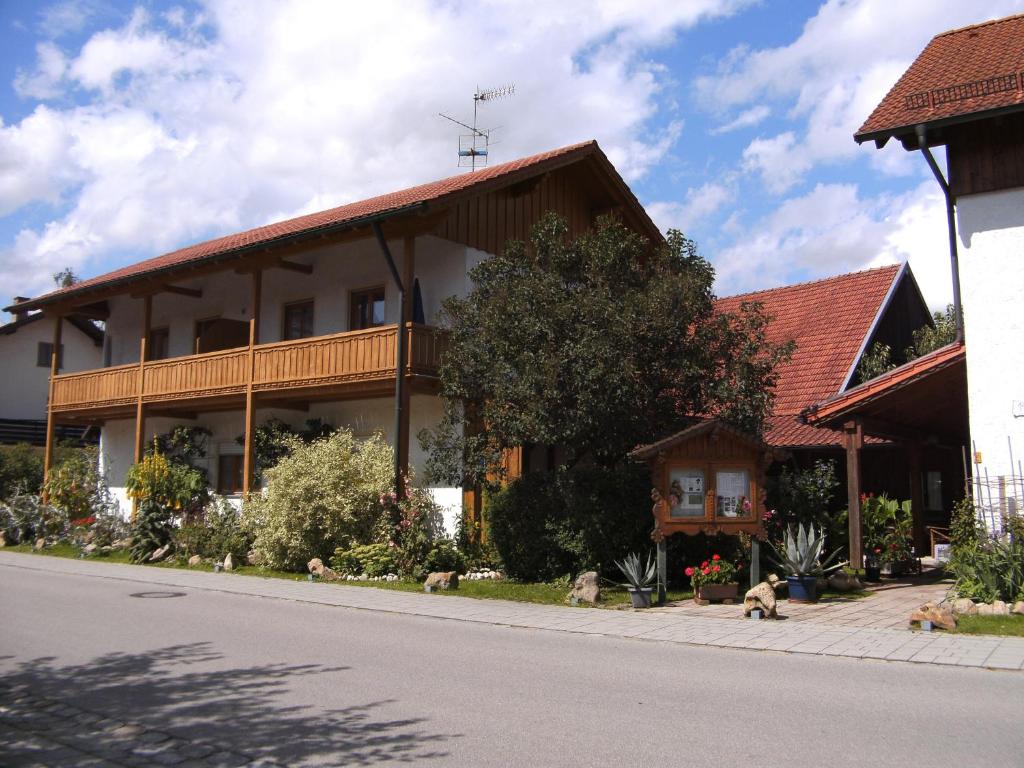 a building on the side of a street at Appartementhaus Elisabeth Winklhofer in Bad Füssing