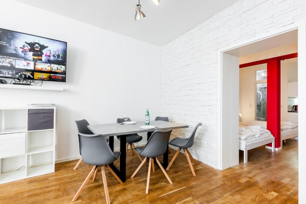 DR APARTMENTS - One-Bedroom Apartment
