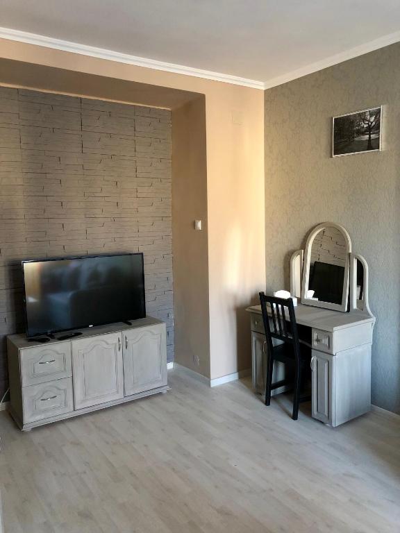 Televízia a/alebo spoločenská miestnosť v ubytovaní Sugárút Corner Apartman