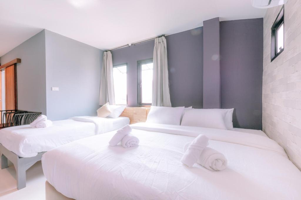 
Triple Room with Bath
