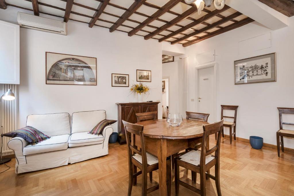 Campo de' Fiori Apartment