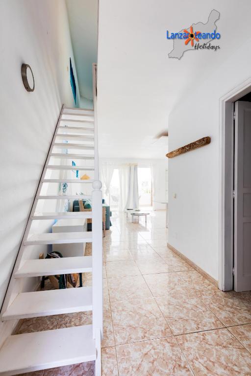 Fotografia z galérie ubytovania Vivienda Vacacional Sunny - duplex apartment 2beds 2 baths v destinácii Costa Teguise
