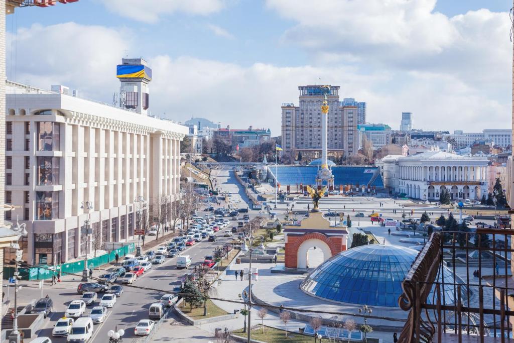 Nespecifikovaný výhled na destinaci Kyjev nebo výhled na město při pohledu z apartmánu