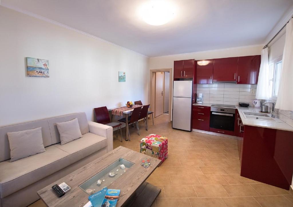 Kuchyň nebo kuchyňský kout v ubytování Lefkogea Villas & Apartments