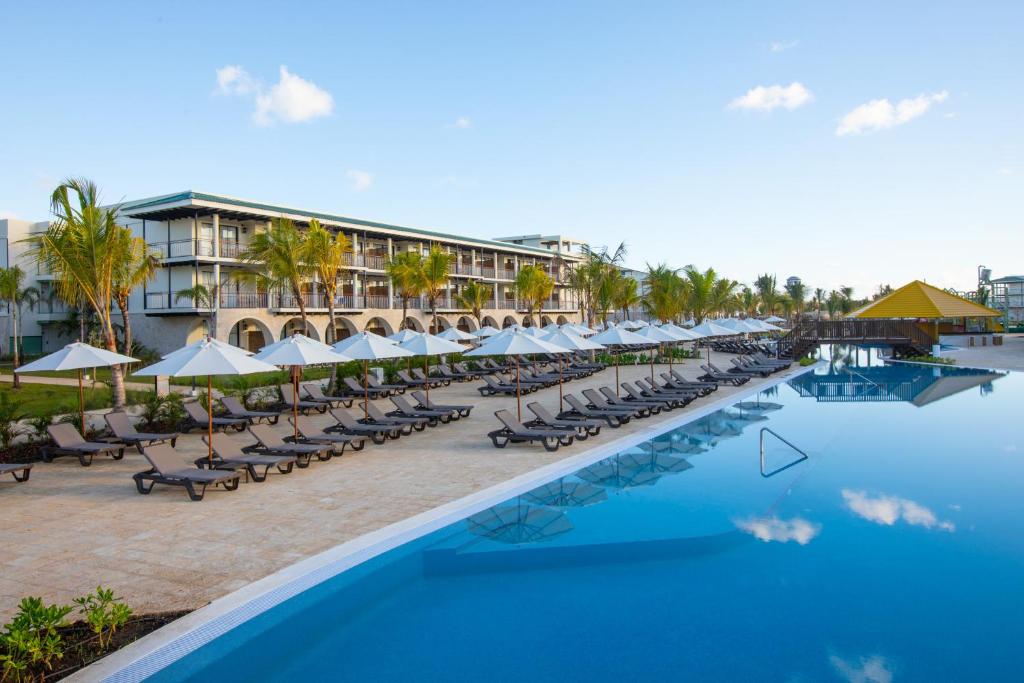 Bazén v ubytování Ocean el Faro Resort - All Inclusive nebo v jeho okolí