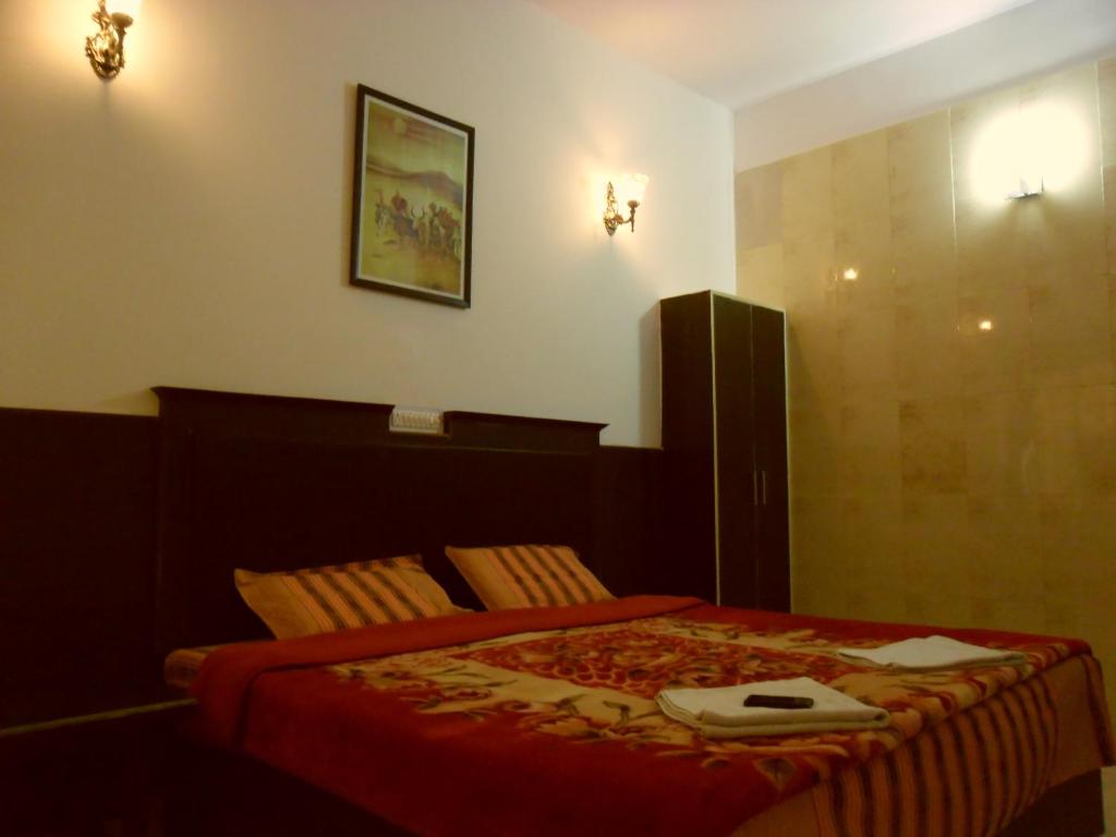 Postel nebo postele na pokoji v ubytování Hotel Sidhartha Walking Distance From TajMahal