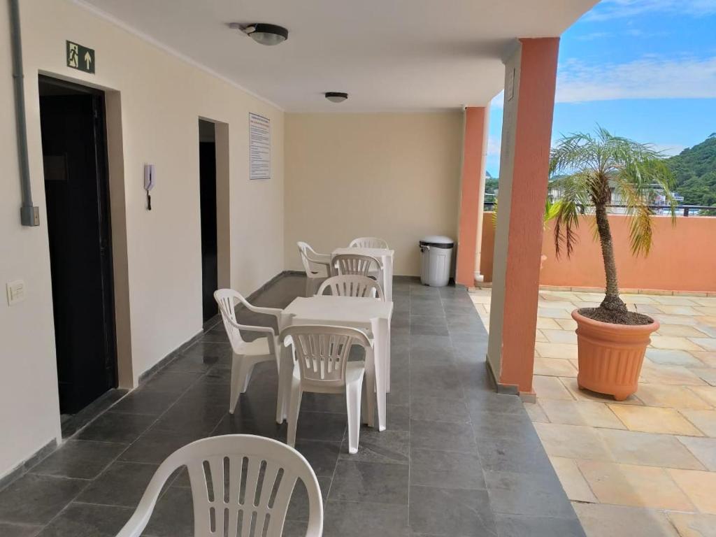  Apto Enseada com piscina