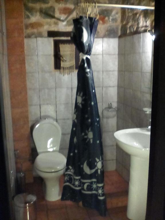 Koupelna v ubytování Pirgoi Edem