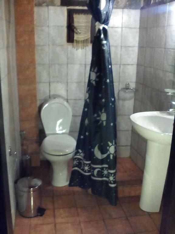 Koupelna v ubytování Pirgoi Edem