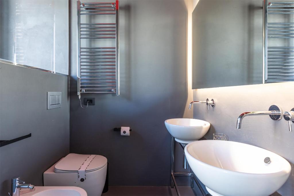 A bathroom at Pietra - The Italian Stay Collection