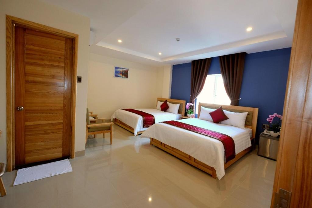 Marigold Hotel & Apartment - Deluxe Queen Room With Two Queen Beds
