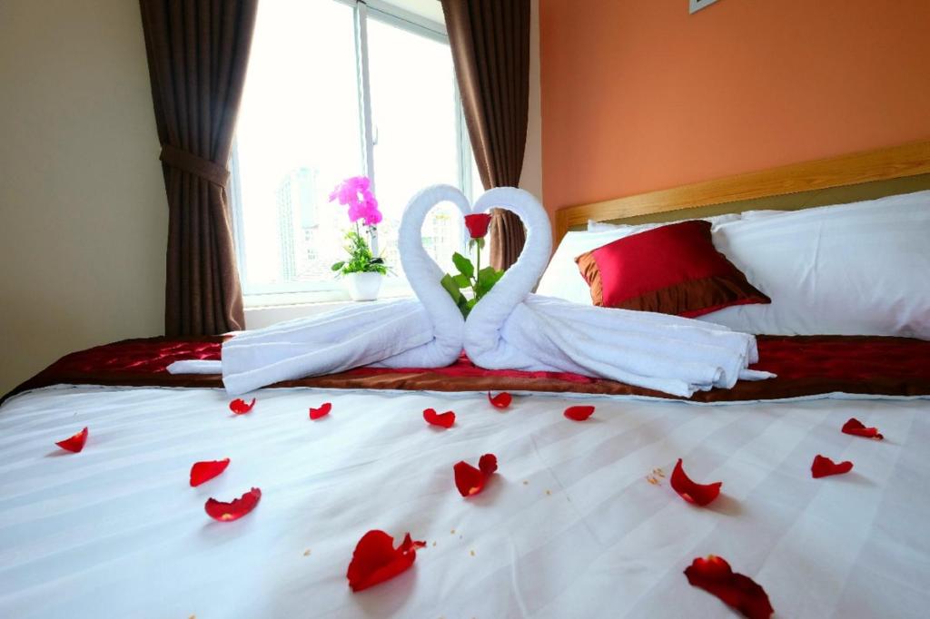 Marigold Hotel & Apartment - Large Twin Room