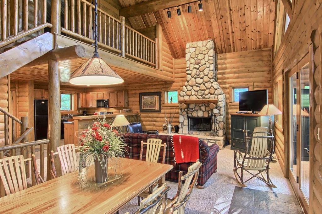 823 Mountain Cabin, Boyne Falls (updated prices 2024)