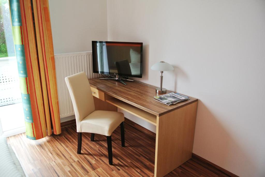 TV a/nebo společenská místnost v ubytování Frühstückspension Paradiesgartl