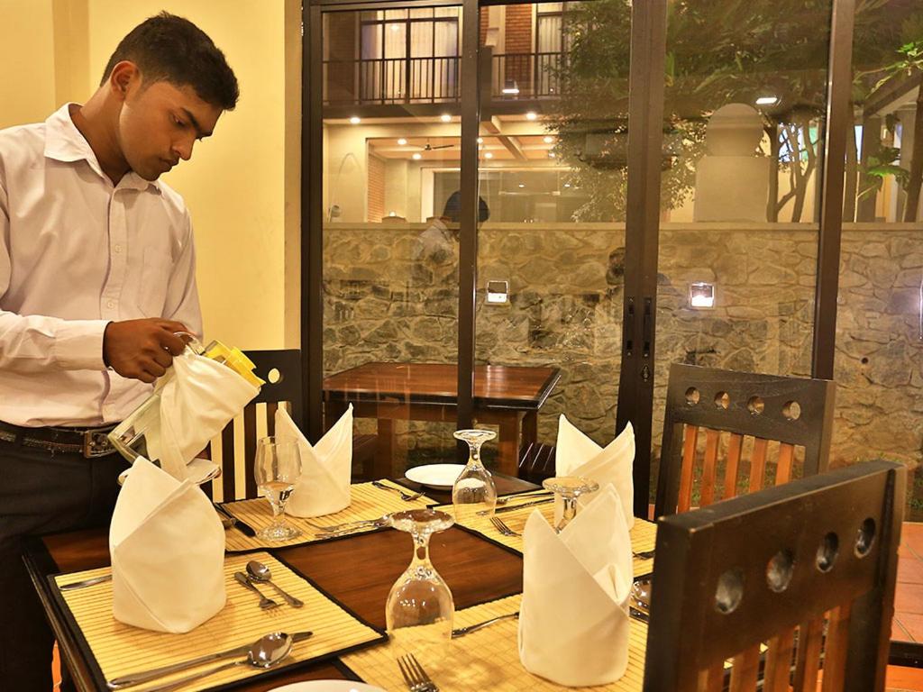 Restaurace v ubytování Royal Kashyapa - Habarana
