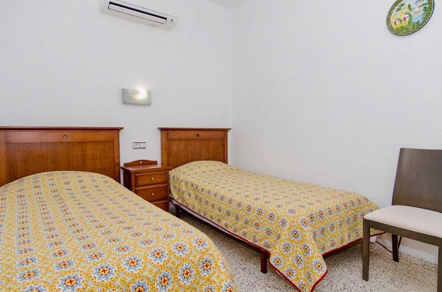 Postel nebo postele na pokoji v ubytování CALALGA сasa frente a la playa con piscina privada